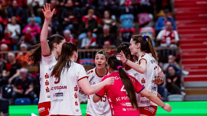 Potsdam-Spielerinnen besprechen sich im Mannschaftskreis (Bild: Imago/Beautiful Sports)