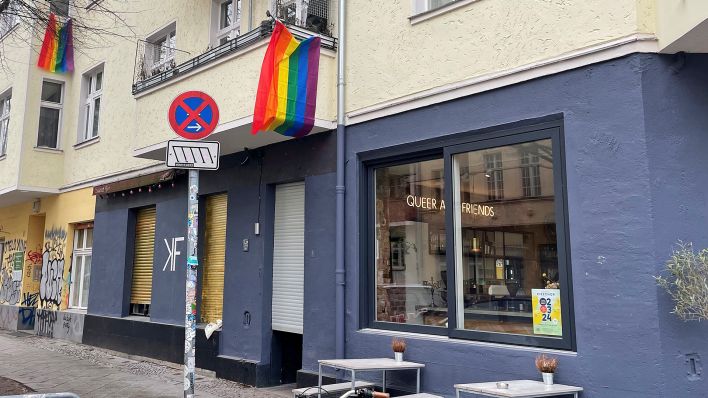 Originalbild: Queerfreundlichen Café Hoven in Berlin Neukölln am 07.03.2024. (Quelle: rbb/Viviane Menges)
