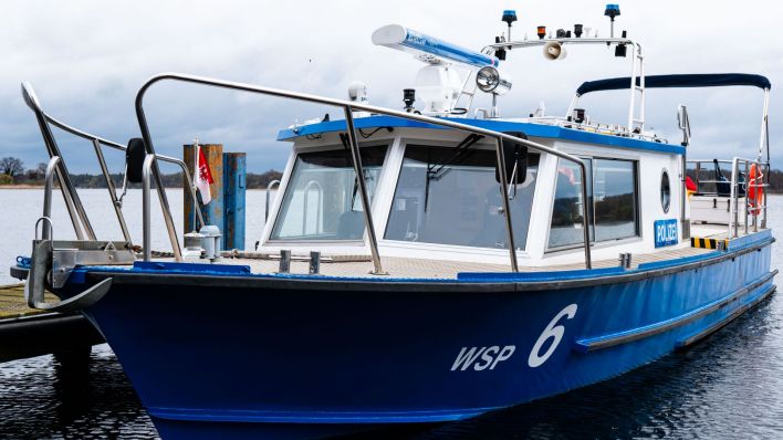 Die WSP 6 ist Deutschlands erstes Polizeidienstboot, das mit einem Hybridantrieb ausgestattet wurde. (Quelle: Brandenburger Ministerium des Innern)