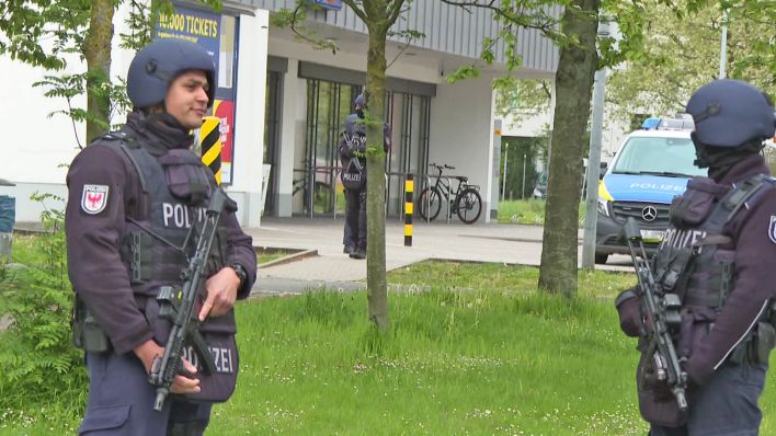 Razzia mit Kokainfund in Verbotsboxen von Berliner Discountern am 25.04.2024. (Quelle: TV News Kontor)