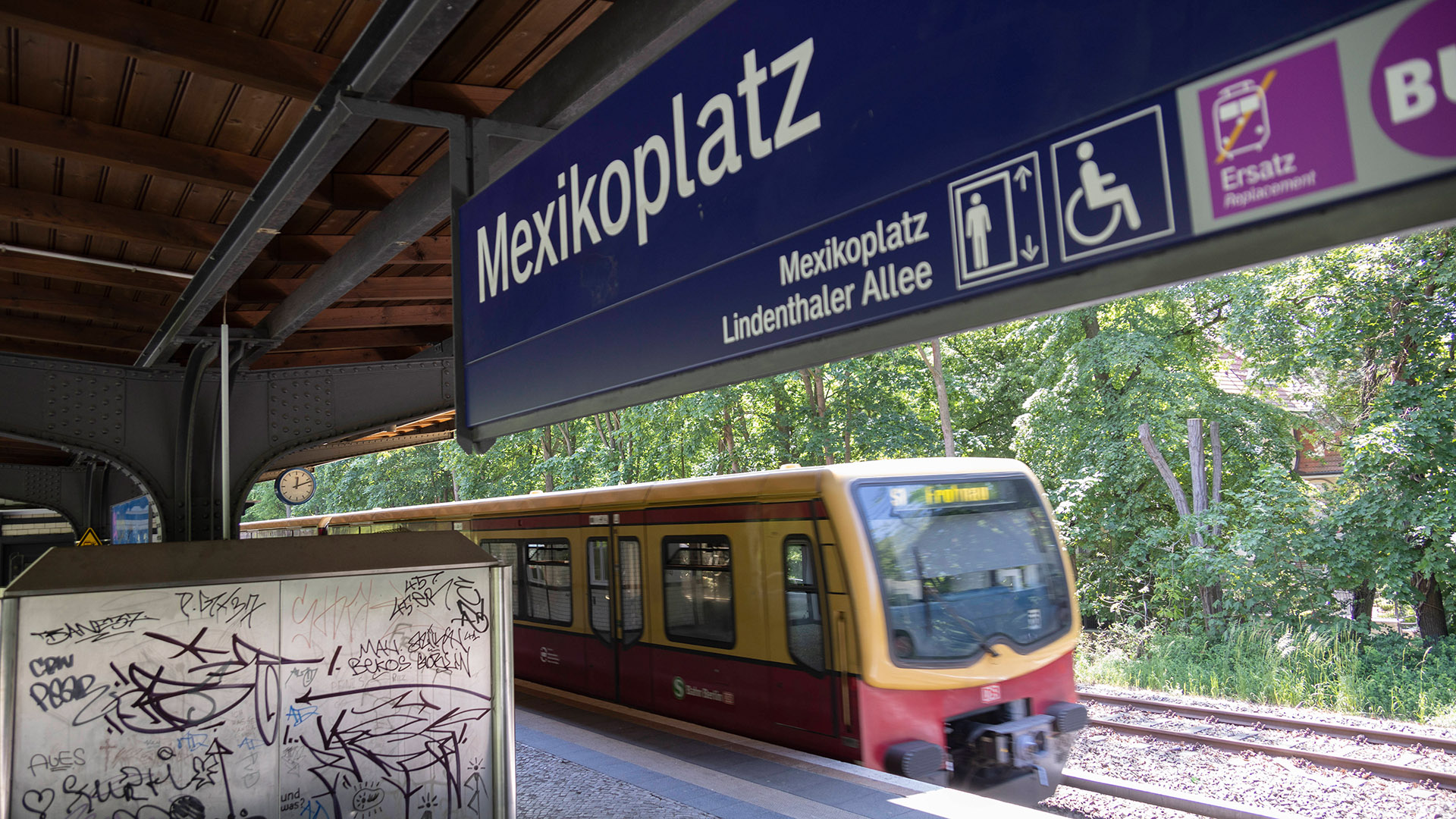 Symbolbild: S-Banhof Mexikoplatz, am Bahnsteig. (Quelle: imago images/Wagner)