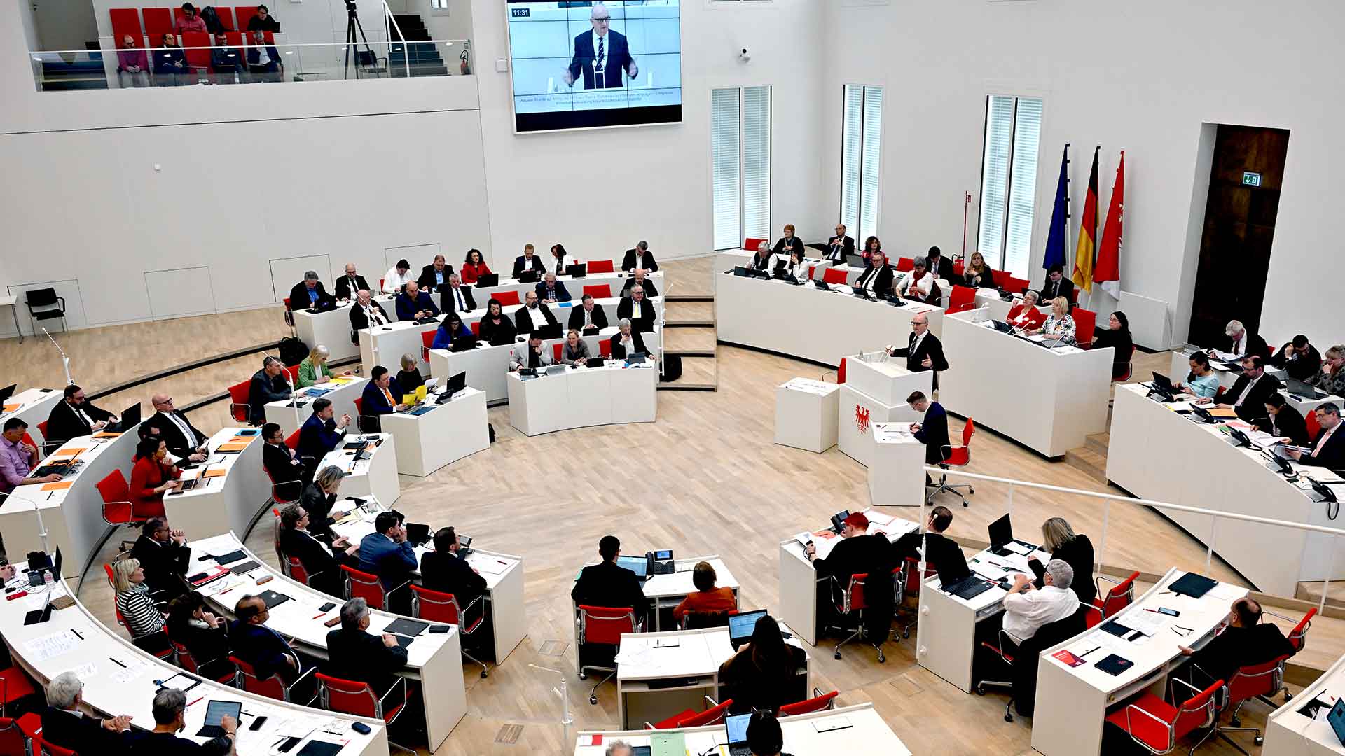 Dietmar Woidke (SPD), Ministerpräsident des Landes Brandenburg, spricht in der Debatte des Landtages. (Foto: dpa)
