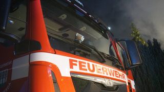 Symbolbild: Nächtlicher Feuerwehreinsatz in Brandenburg (Bild: imago images/lausitznews.de)