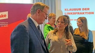 Bodo Ramelow und Anne Helm auf der Klausurtagung von Die Linke in Erfurt am 19.04.2024.(Quelle: rbb/Sebastian Schöbel)