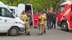 Einsatzkräfte in Berlin Britz wegen einer kleinen Explsoion in einer Wohnung in der ein Drogenlabor entdeckt wurde am 20.04.2024.(Quelle: TV News Kontor)
