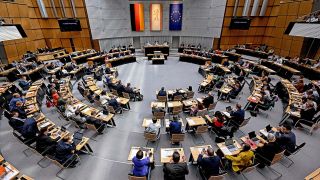 Archivbild:Blick in den Plenarsaal bei der 47. Plenarsitzung des Berliner Abgeordnetenhauses am 02.05.2024.(Quelle:picture alliance/dpa/B.Pedersen)