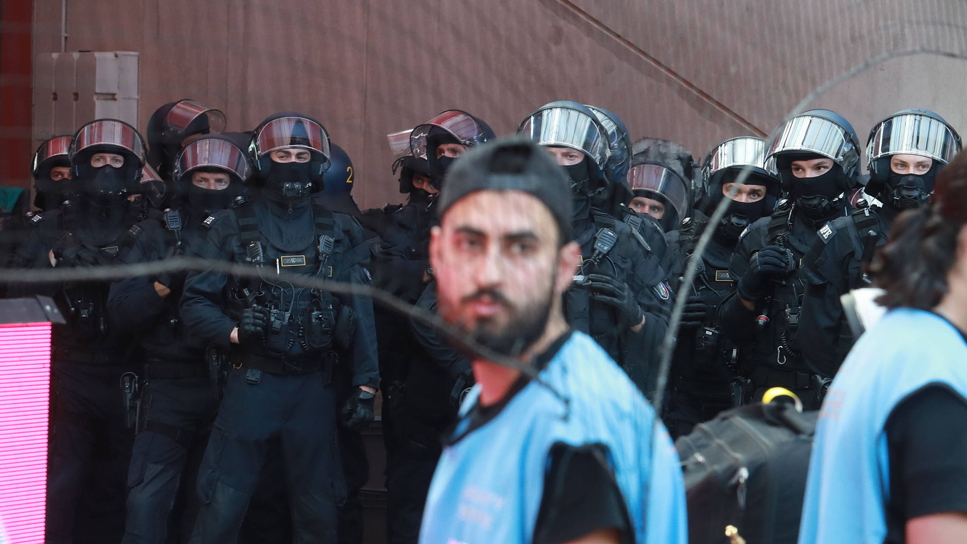Polizeikräfte im Rahmen eines Fußballspiels (Archivfoto)