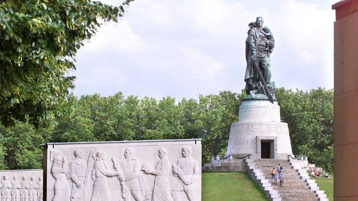 Symbolbild: Sowjetisches Ehrenmal in Treptow.(Quelle: IMAGO)