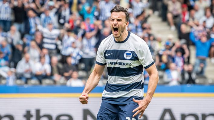 Hertha-Stürmer Haris Tabakovic jubelt (imago images/Beautiful Sports)