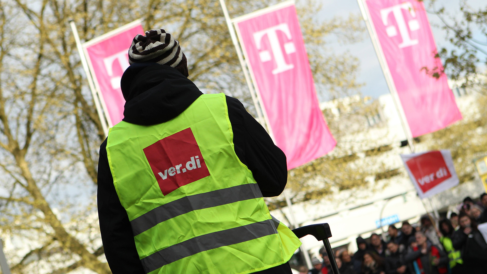 Symbolbild: Verdi-Streik vor der Telekom-Zentrale. (Quelle: imago images/Bode)
