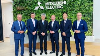 Kai Wegner (3.v.l.) mit Unternehmern von Mitsubishi Electric.(Quelle:privat)