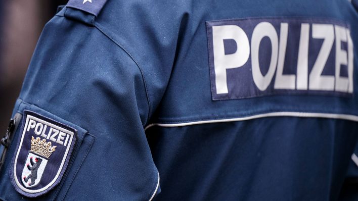 Mann fährt mit lebloser Frau auf Beifahrersitz durch Berlin-Moabit Mann fährt mit lebloser Frau auf Beifahrersitz durch Berlin-Moabit