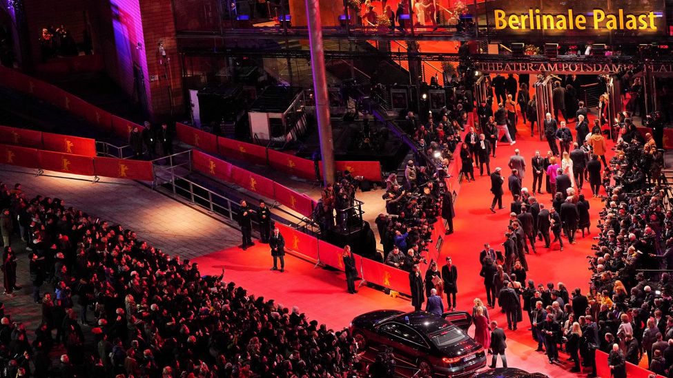 Erste Gäste kommen zur Eröffnung der 73. Internationalen Filmfestspiele Berlinale.(Quelle:dpa/S.Stache)