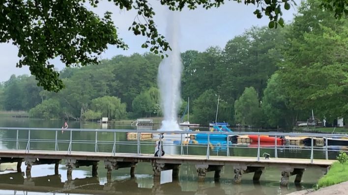 Detonation und Wasserfontane auf dem Wandlitzsee