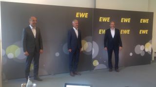 EWE AG Jahrespressekonferenz der Region Brandenburg/Rügen_in der MItte: Jörg Müller