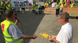 Bürgermeister Balzer nimmt Unterschriften entgegen