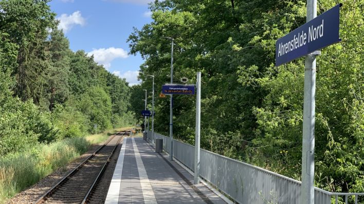 Die Haltestelle "Ahrensfelde Nord" ist eine der drei Stationen, die auch ab 2024 weiterhin nur einstündig angefahren werden sollen