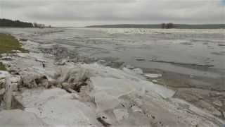 Eis Hochwasser auf der Oder bei Hohensaaten