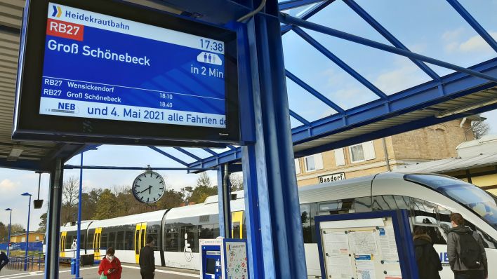 Neue Anzeiger an der Heidekrautbahn geben Fahrgast-Auslastung an