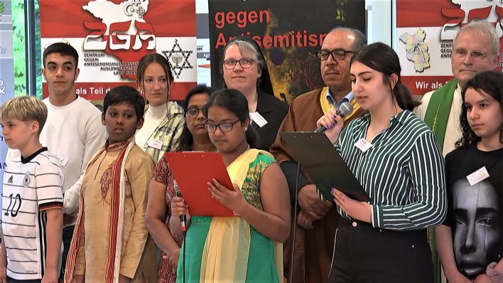 Fünf Religionen singen gemeinsam gegen Rassismus und Diskriminierung in Storkow