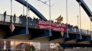 Mahnwache für Geflüchtete aus Belarus auf der Stadtbrücke Frankfurt (Oder)