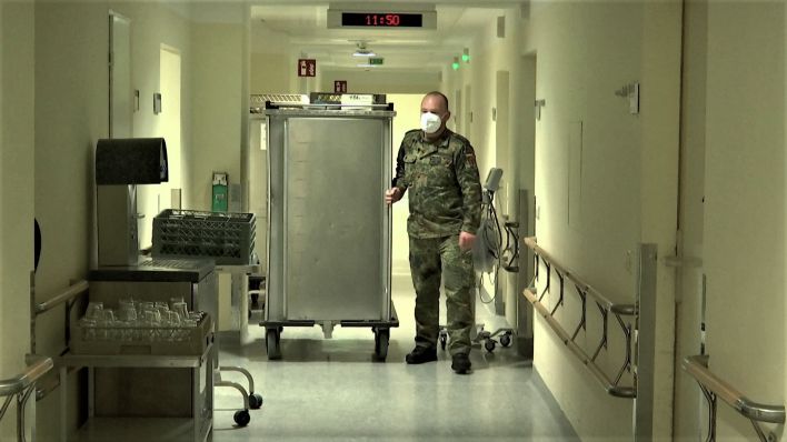 Soldaten der Bundeswehr helfen im Klinikum Frankfurt (Oder)