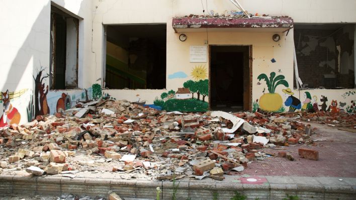 Foto zeigt einen zerstörten Kindergarten in Makariv