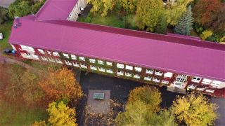 Keine Photovoltaik Solaranlage auf Dach der Schule von Golzow