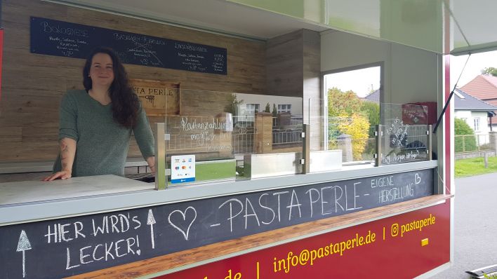 Annemarie Biermann aus Neuenhagen erhält Existenzgründerpreis Oderland für Foodtruck Pasta-Perle