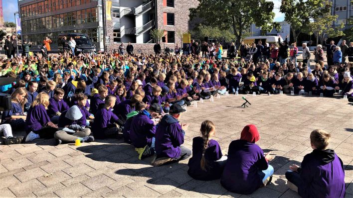 650 Kinder und Jugendliche singen auf dem Bildungscampus der Viadrina. (Foto: Michel Nowak/rbb)