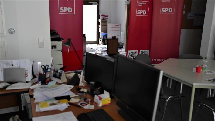Einbruch in das Büro der SPD von Bundestagsabgeordneten Mathias Papendieck in Frankfurt (Oder)