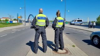 Polizisten an der deutsch-polnischen Grenze in Frankfurt (Oder)
