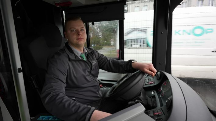 Busfahrer René Richter-Bär. Bild: rbb