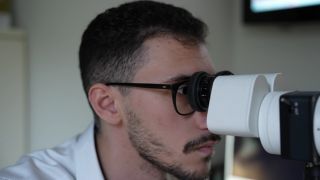 Augenoptiker-Meister aus Syrien. Bild:r bb