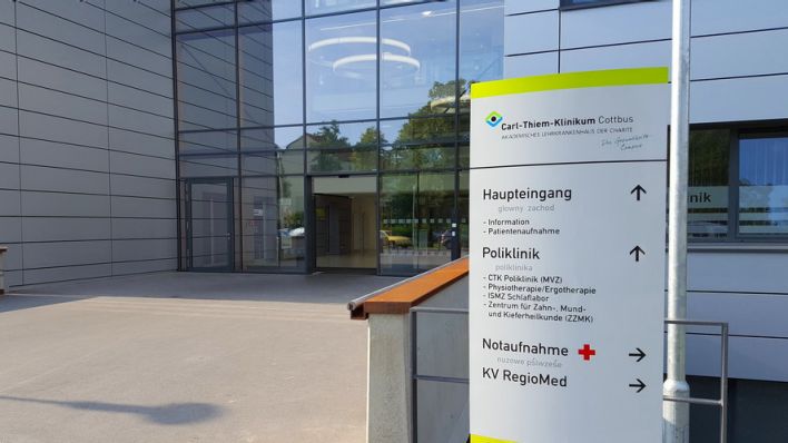 Haupteingang Carl-Thiem-Klinikum (Quelle: rbb/Thomas Krüger)