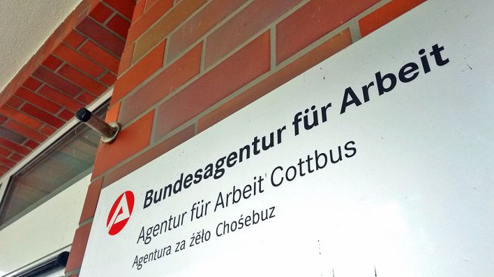 Das Schild der Agentur für Arbeit in Cottbus (Foto: rbb/Schneider)