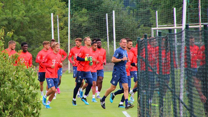 Die Bayern trainieren vor dem Pokalspiel am Montagabend in Cottbus