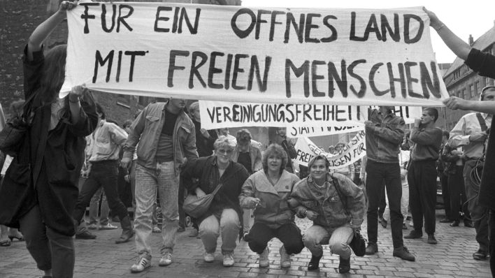 Demonstration für offene Grenzen in Leipzig 1989 (Foto: dpa/Kumm)