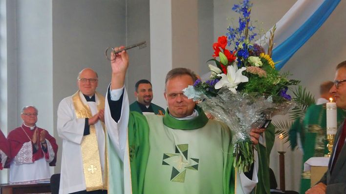 Pfarrer Zuk bei seiner Amtseinführung in Guben (Bild: Katholische Gemeinde Guben)