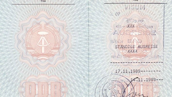 Ausreise-Visum im DDR-Personalausweis
