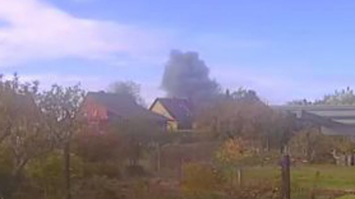 Rauchwolke bei der Sprengung der Bombe in Ruhland (Bild: Amt Ruhland)