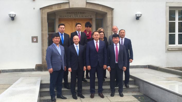 Die mongolische Delegation in Cottbus (Bild: Daniel Mastow/rbb)