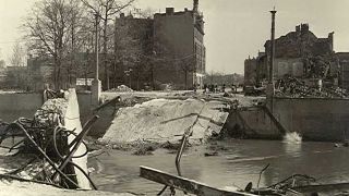 Vollständig zerstörte Sandower Brücke nach dem Bombardement am 15.02.1945