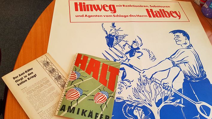 Propagandaplakate aus dem Jahr 1950