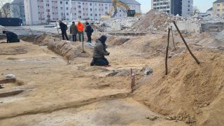 Die Ausgrabungsarbeiten in Lübbenau (Bild: rbb/Schiller)