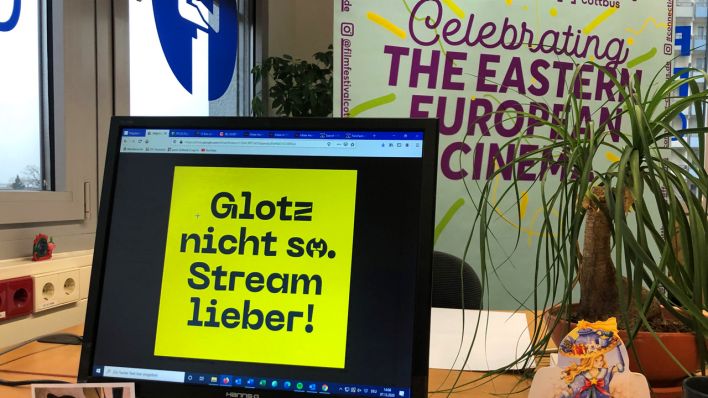 Das neue Motto des Festivals: Glotz nicht so, Stream lieber! (Bild: rbb/Jahn)