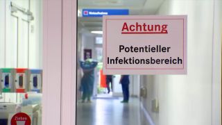 Warnschild "Achtung Potenzieller Infektionsbereich" am Klinikum Niederlausitz (Foto: rbb)
