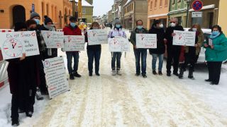 Händler demonstrieren in Luckau für die Wiedereröffnung ihrer Läden (Foto: rbb/Mastow)