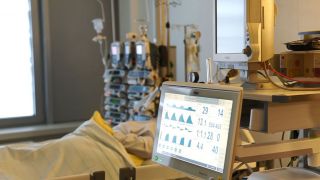 Monitor auf der Intensivstation am Cottbuser Carl-Thiem-Klinikum