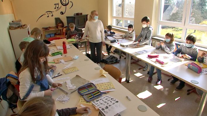 Blick in die die Schulklasse für Geflüchtete aus der Ukraine in Tröbitz (Foto: rbb)
